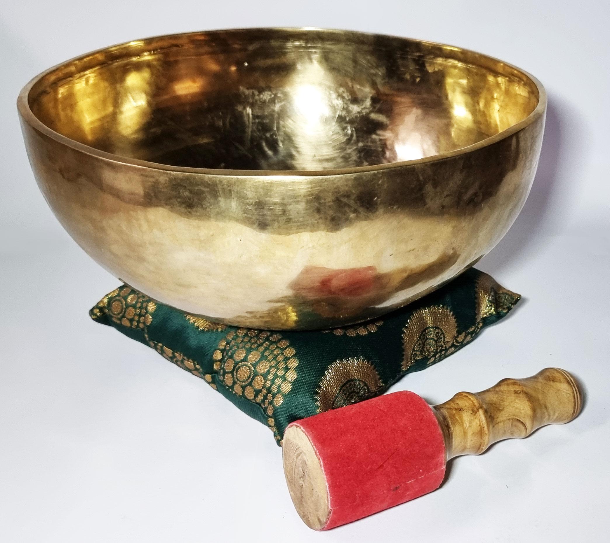 Hand Beaten Tibetan Singing Bowl - 30cm Plain